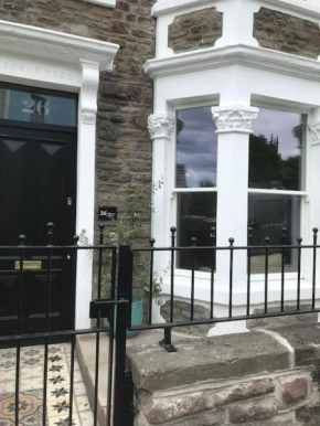 Large newly refurbished house close to harbour
